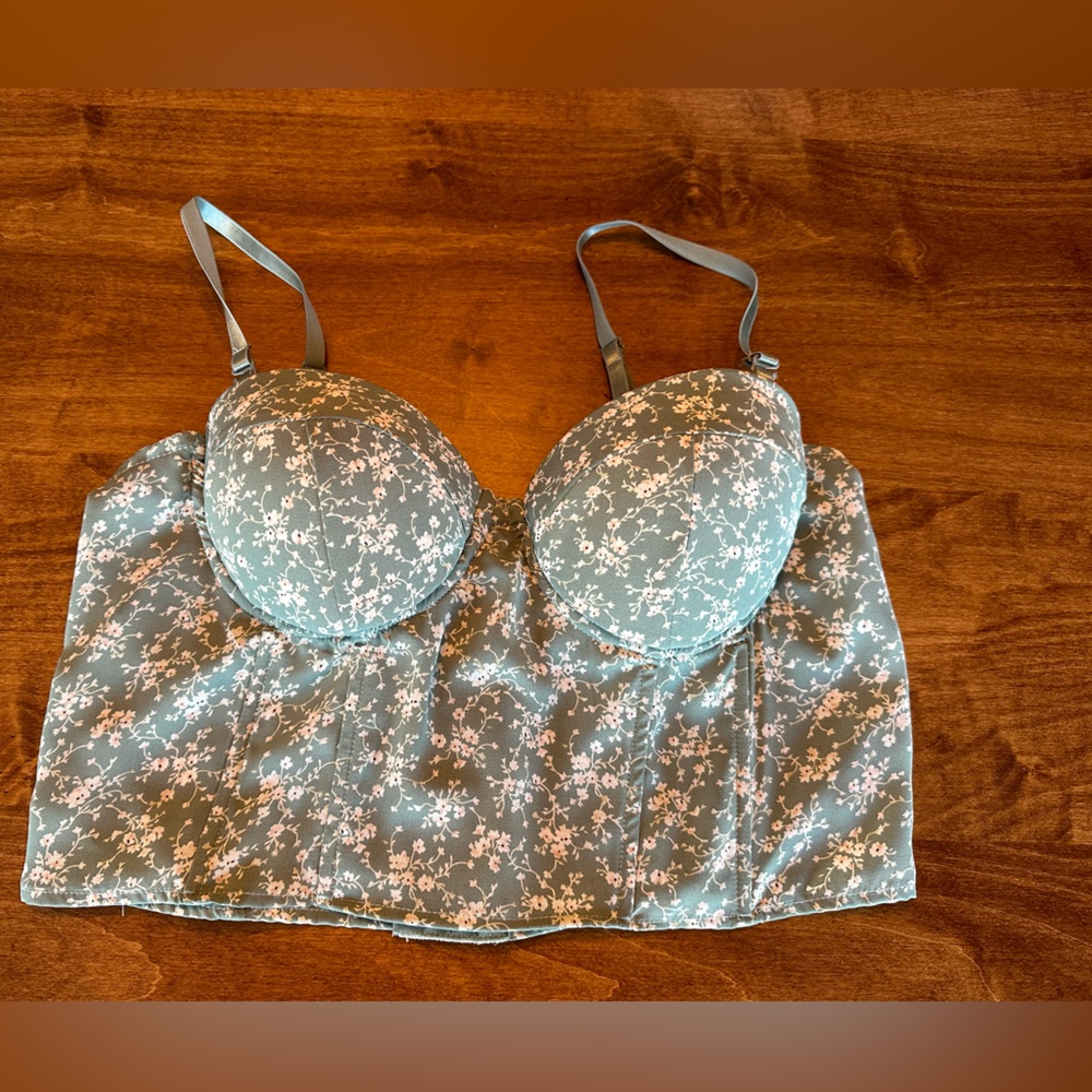 Windsor Floral Crop Top in Blue and White